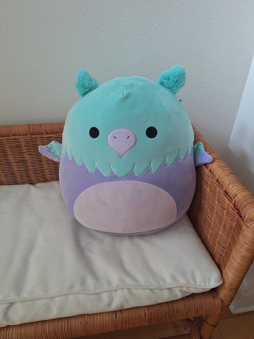 Squishmallow Minerva The Griffin